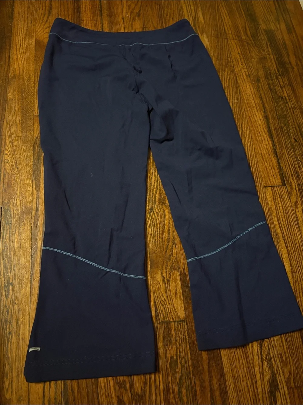 🎉ALO Yoga Navy Cropped Jogger Pants with Light Blue Zip